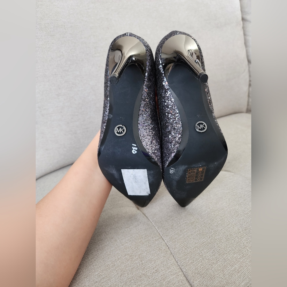 Shoes - Picture 5 of 6